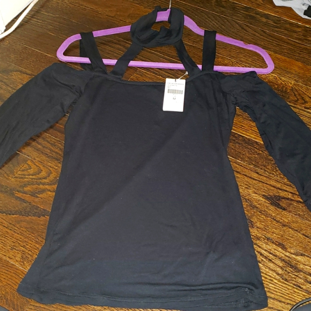 Women's Fashion Nova Off the shoulder strappy top Size Medium